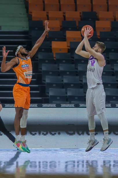 巨人对决黑 巨人对决黑