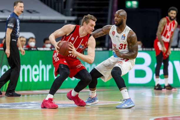 而詹姆斯的 而詹姆斯的