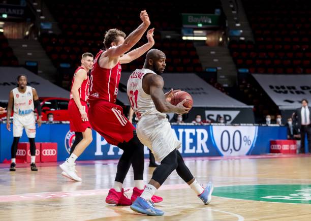 中场核心莫 中场核心莫