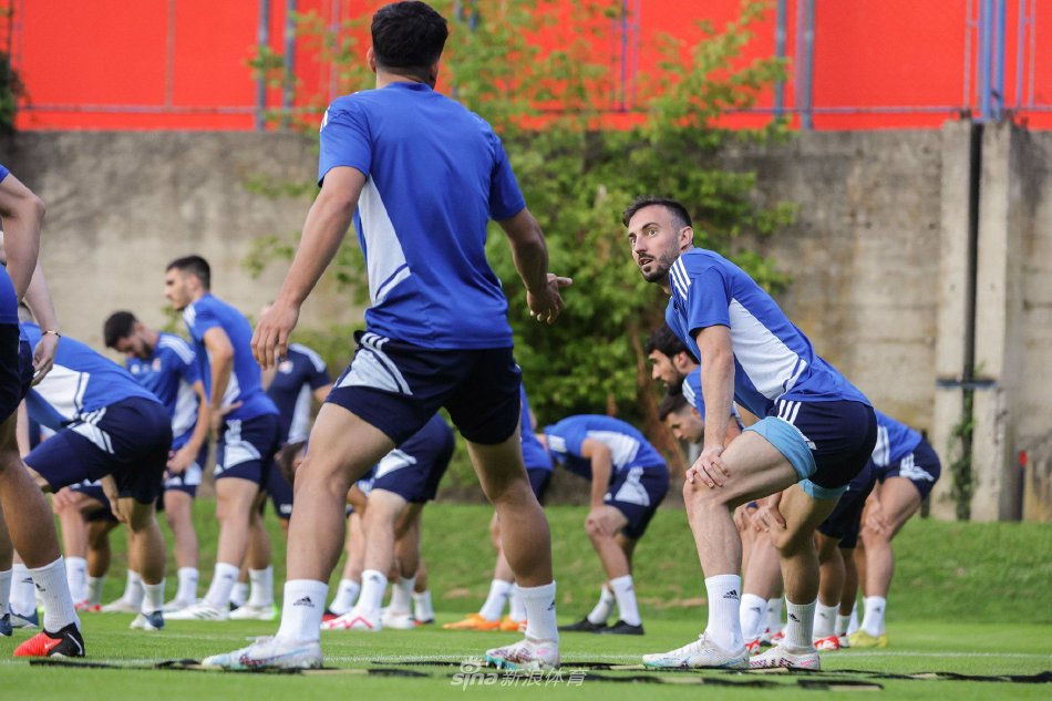 场的热烈氛 场的热烈氛